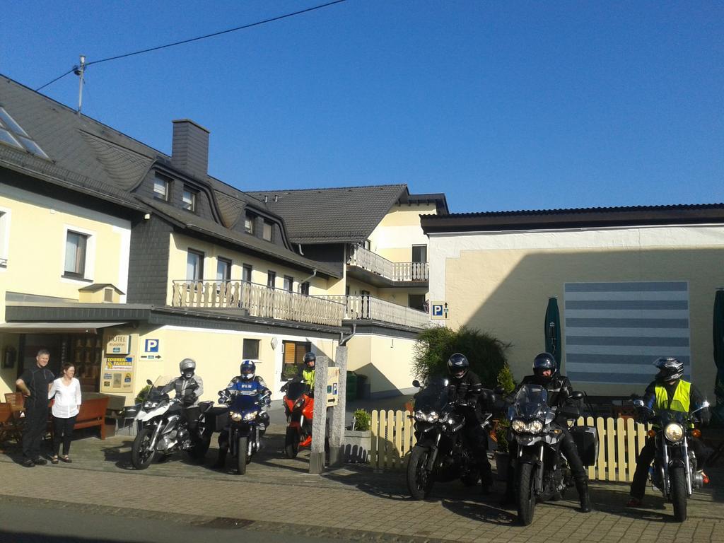 Hotel & Restaurant Huellen Barweiler Exteriör bild
