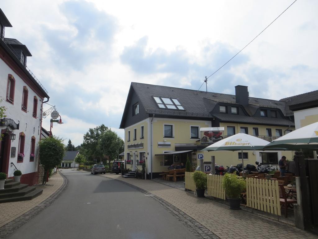 Hotel & Restaurant Huellen Barweiler Exteriör bild