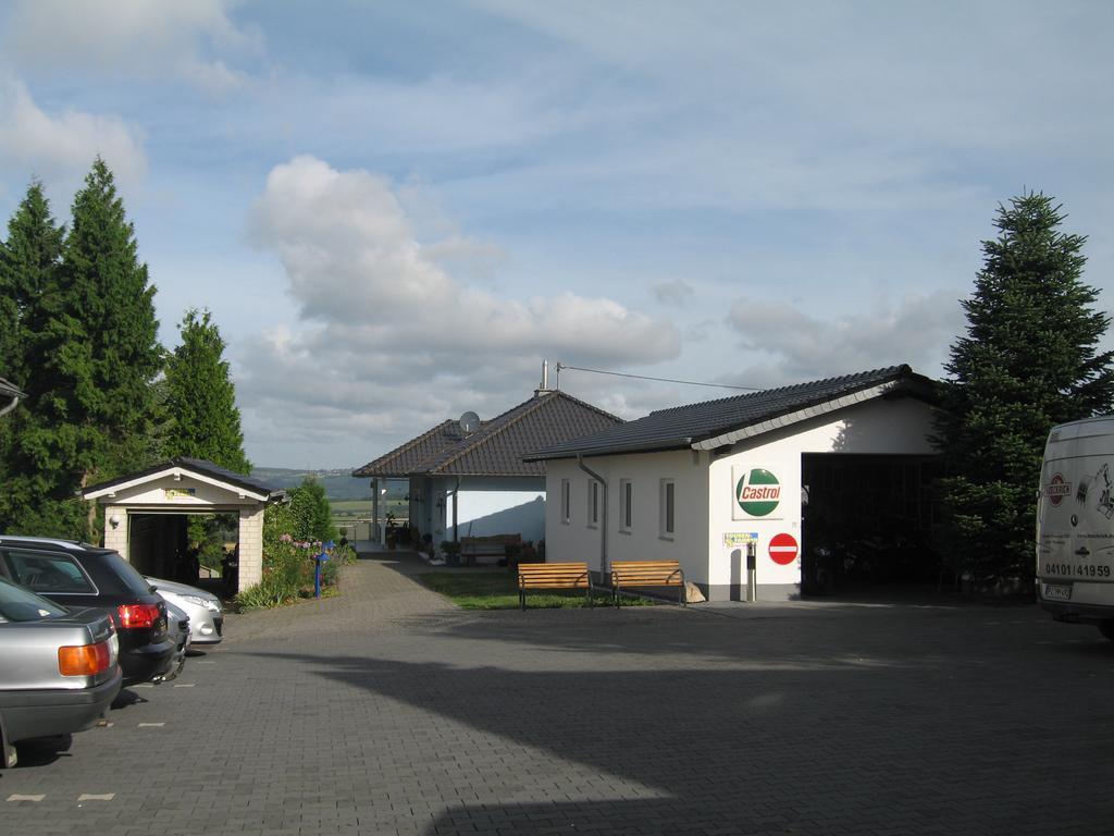 Hotel & Restaurant Huellen Barweiler Exteriör bild